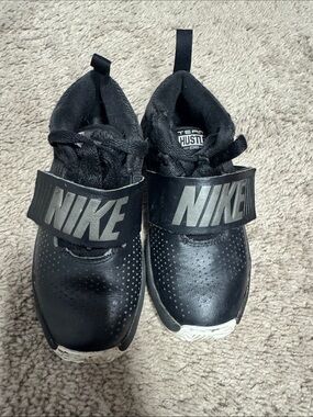 Nike Kids Black Velcro Strap Sneakers
